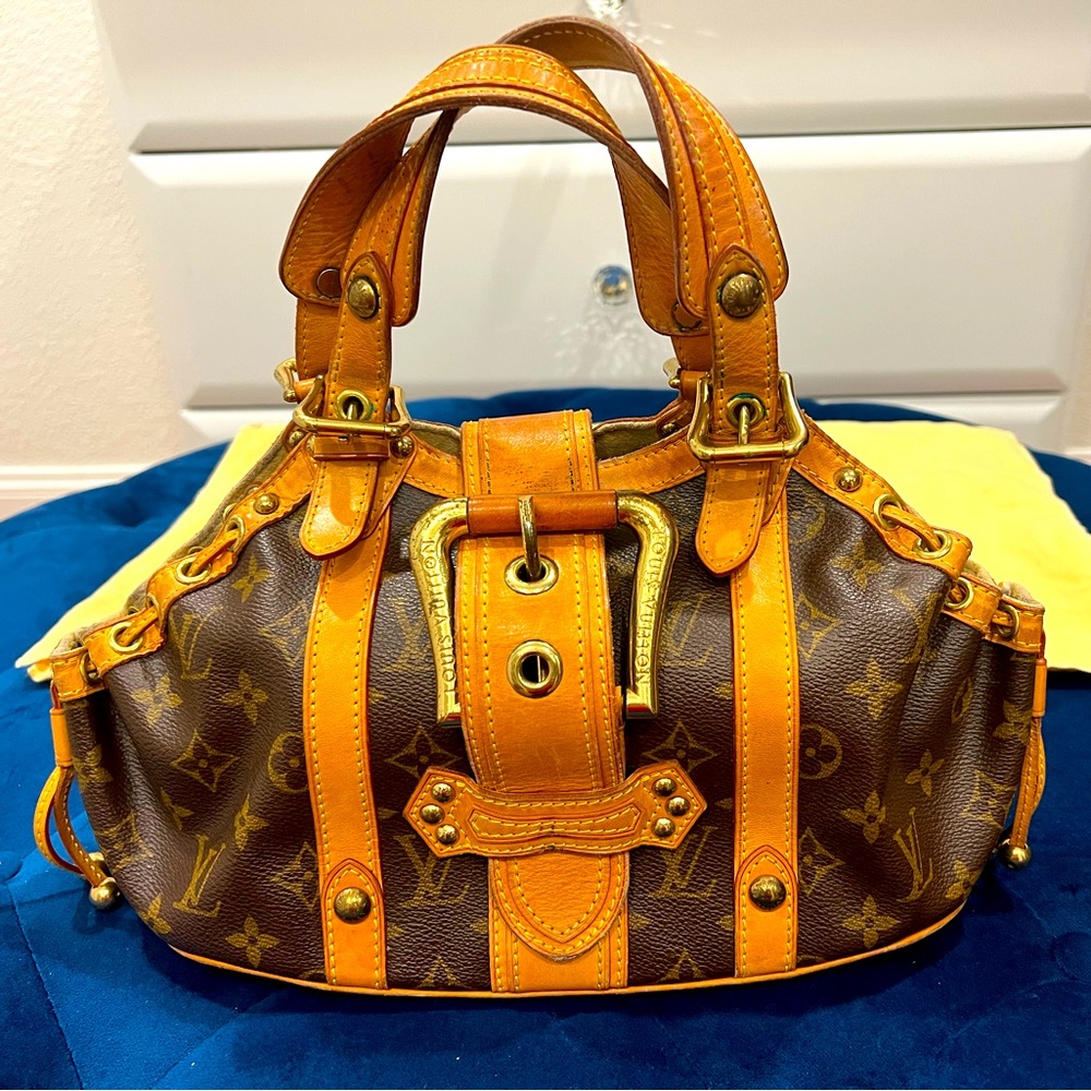 Louis Vuitton Theda GM Monogram Handbag Authentic with dust bag great condition